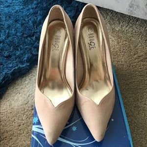 Nude pointed toe pumps